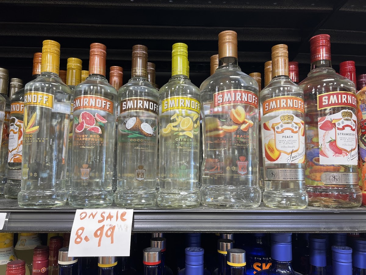 Charlie’s Liquor & cigar bar & grill Photo 5