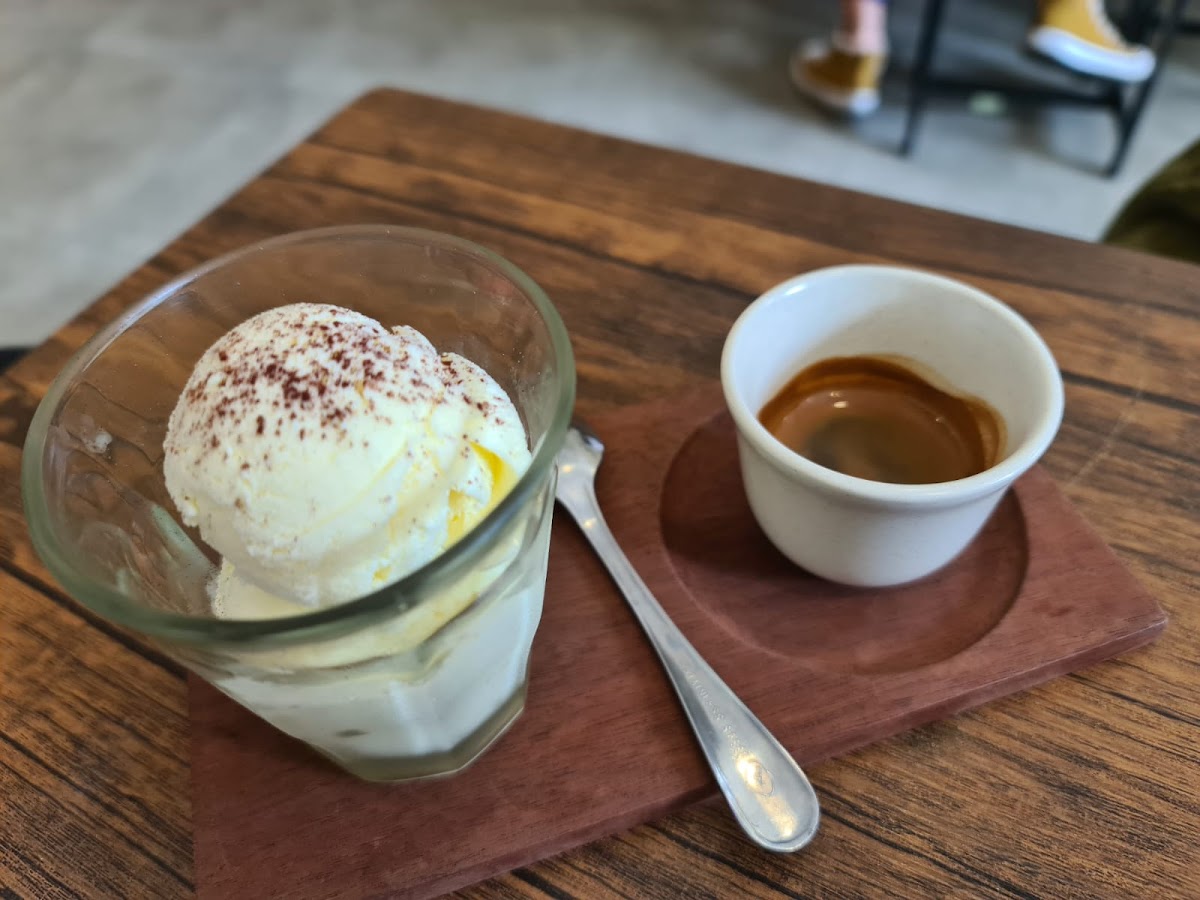 RUMAH SANGRAI BLOOM | Bloom Coffee & Eatery Photo 8