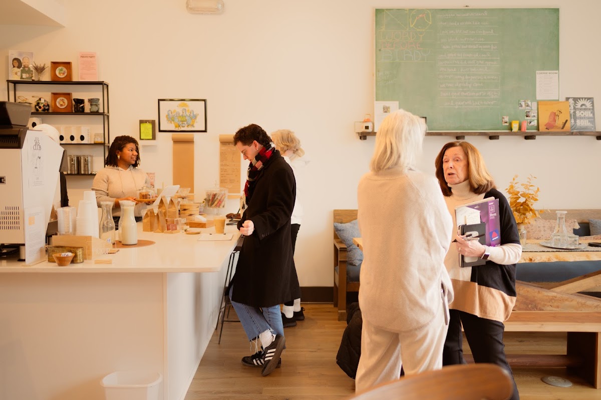Birdhouse Coffee Room Photo 7