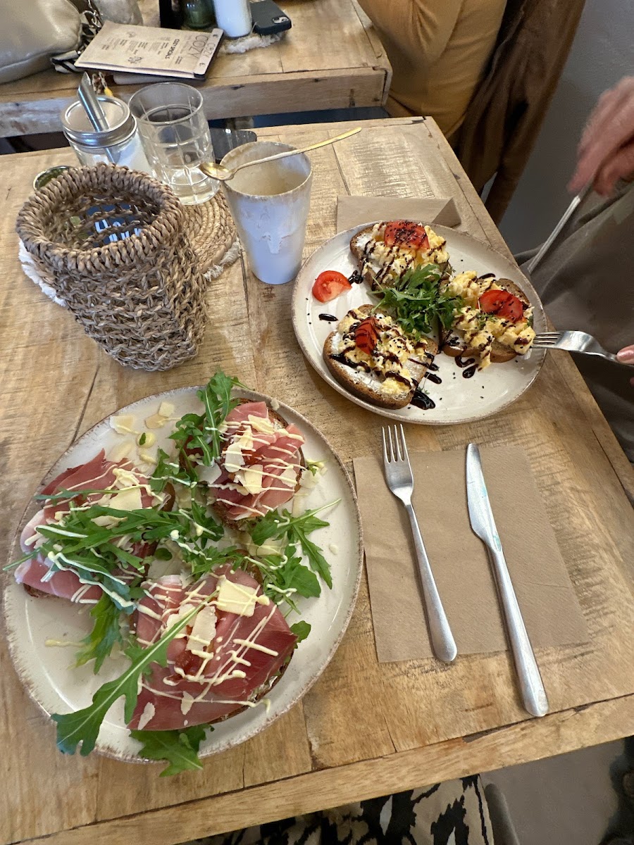 COZY Cafe Kitchen Bar Photo 8