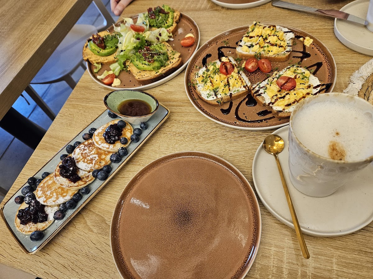 COZY Cafe Kitchen Bar Photo 9