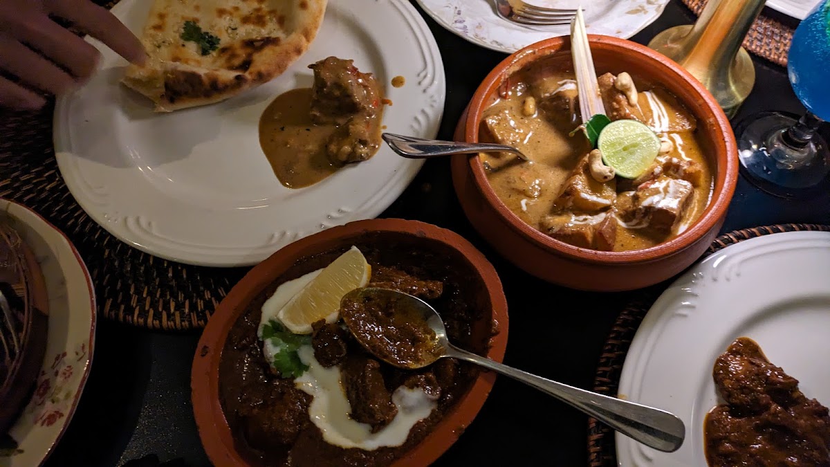 Curry Traders Restaurant and Bar Photo 6