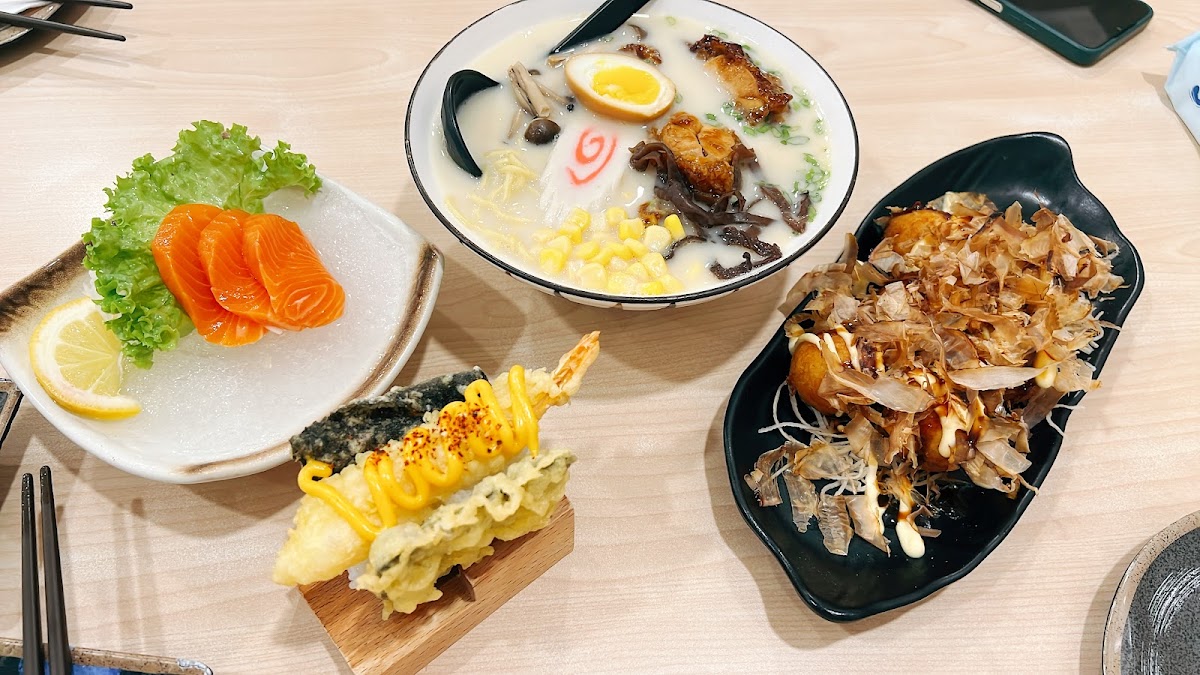 Little Sushi Japanese Restaurant Photo 4