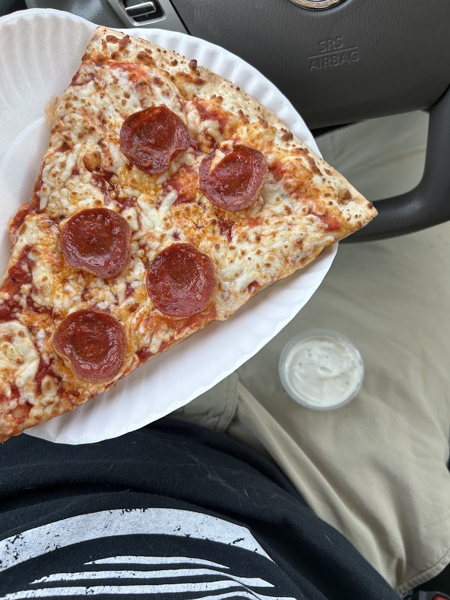 Noahs pizza Photo 4
