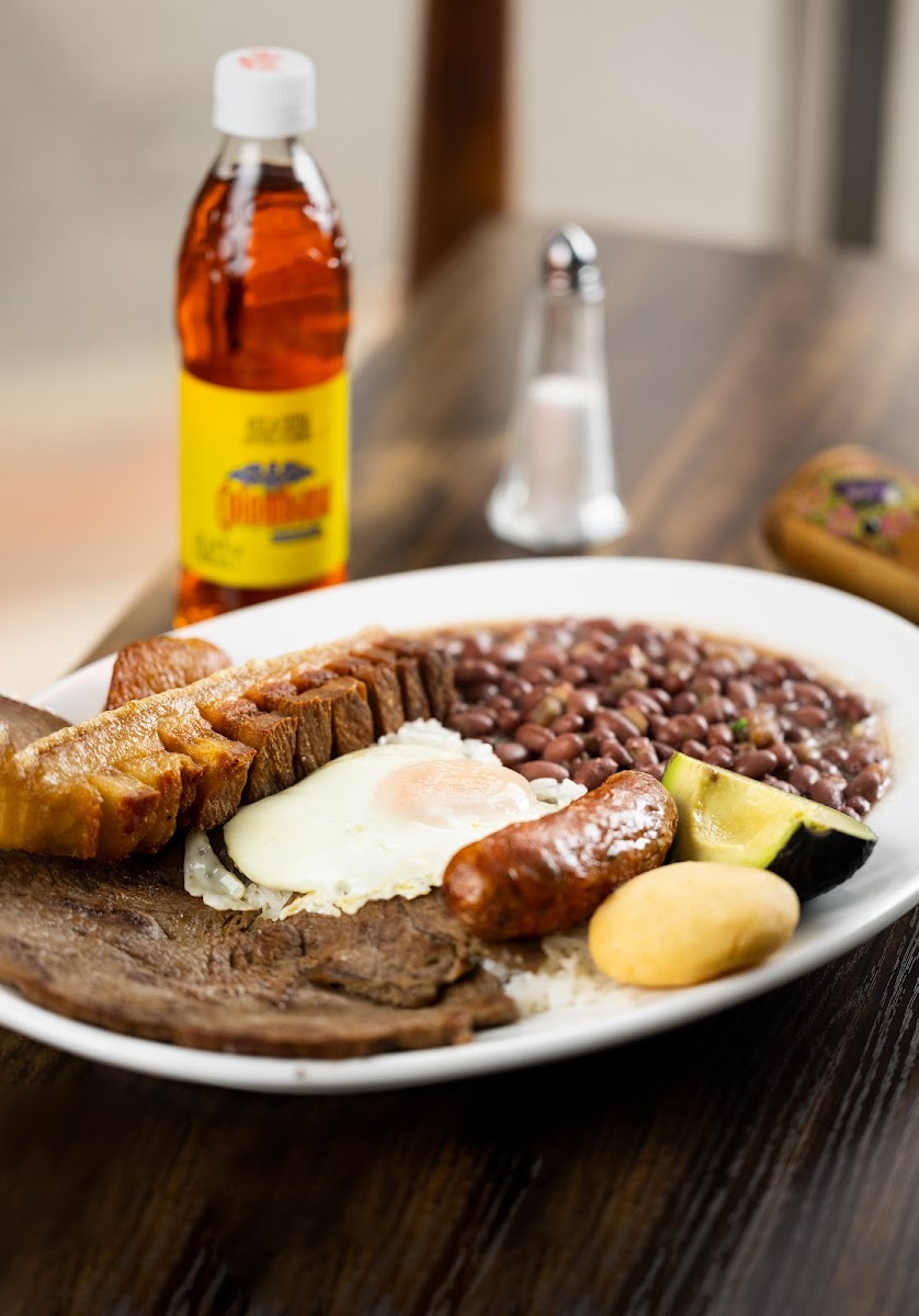 Los Criollos Colombian Restaurant Photo 3