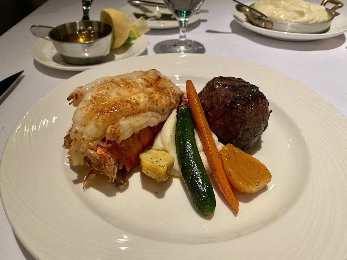 Nineteen 86 Steakhouse Photo 7