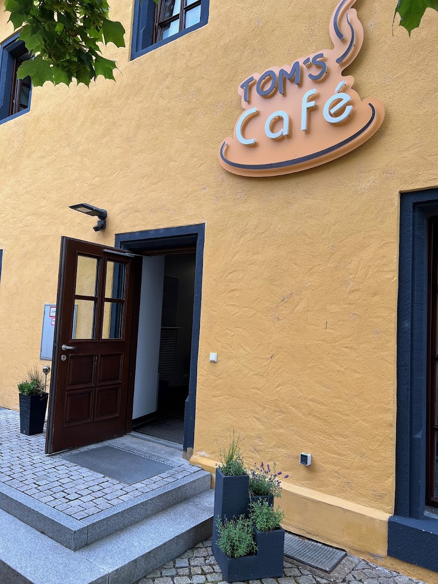 Tom’s Café