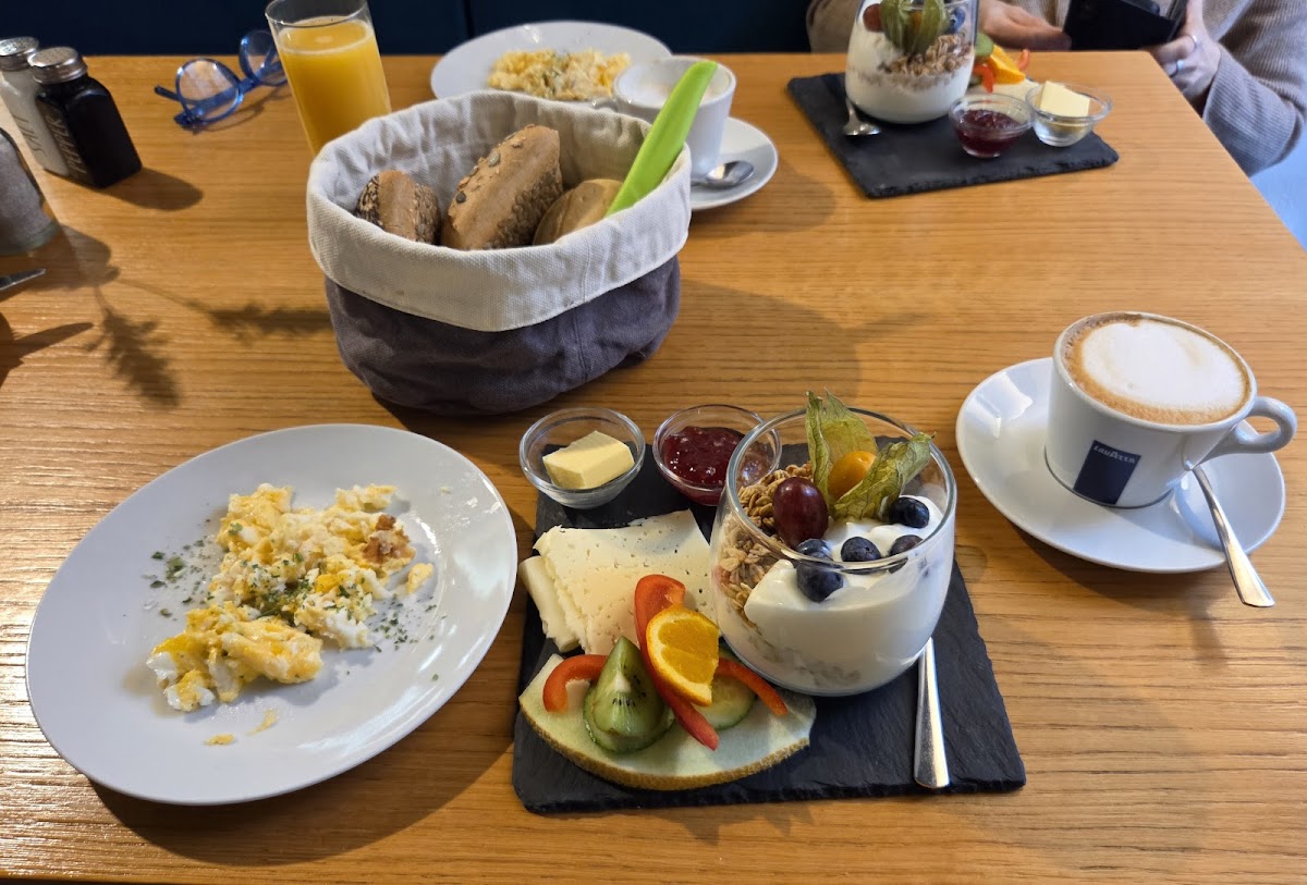 Tom’s Café Photo 2