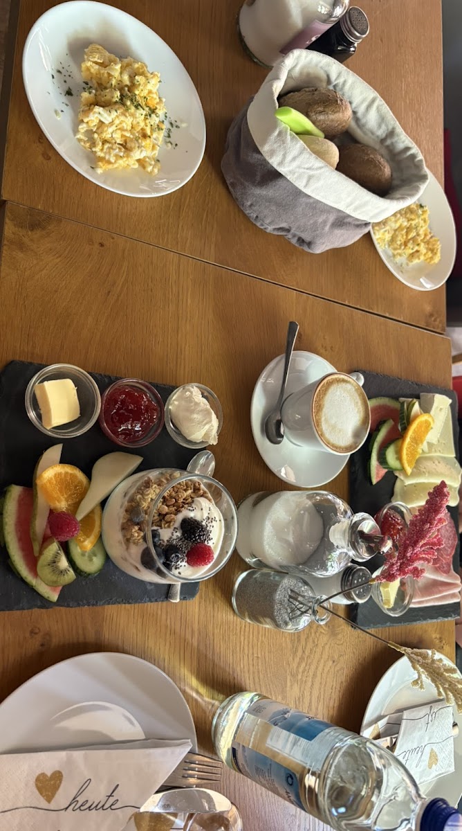 Tom’s Café Photo 3