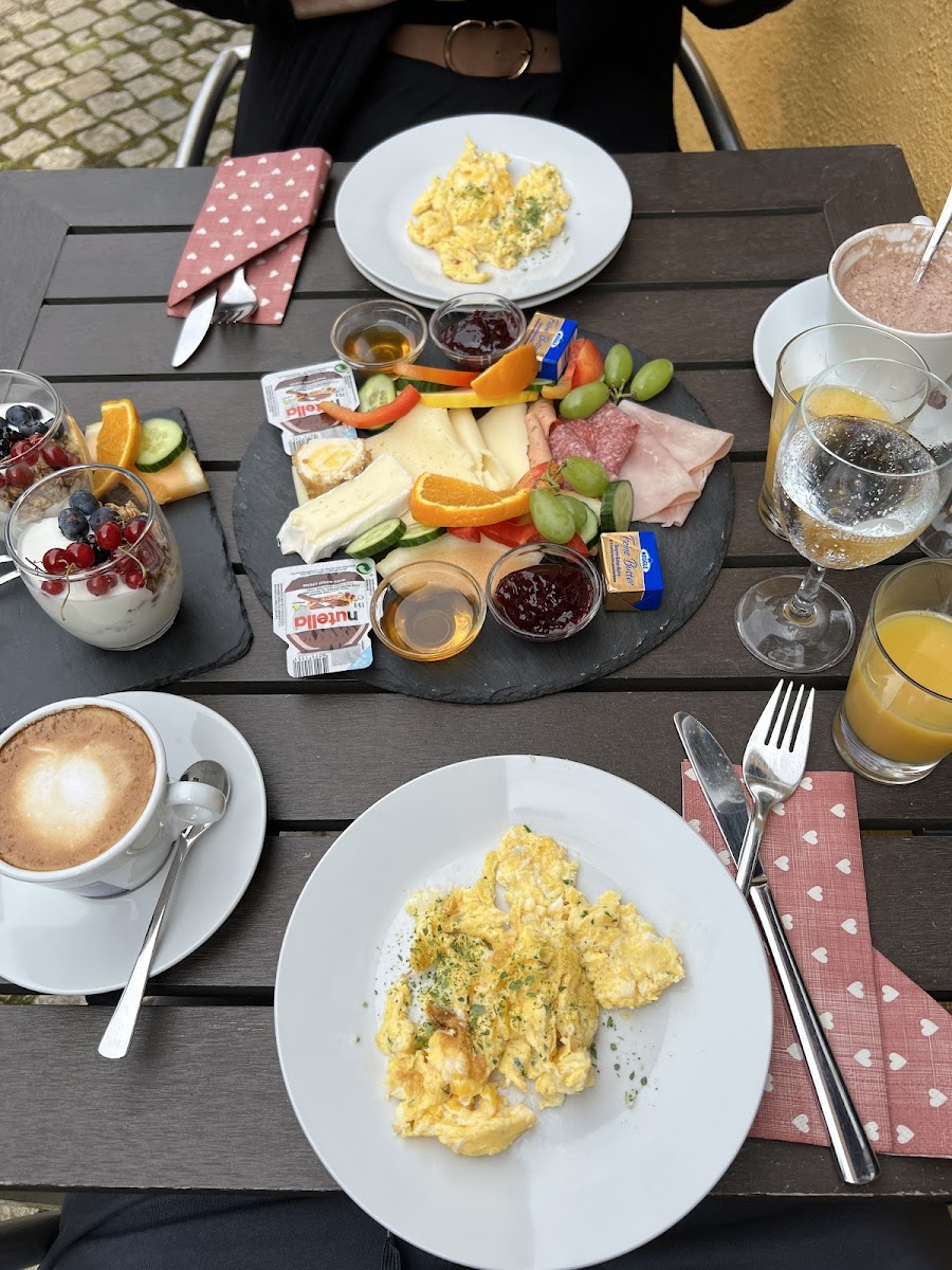 Tom’s Café Photo 5