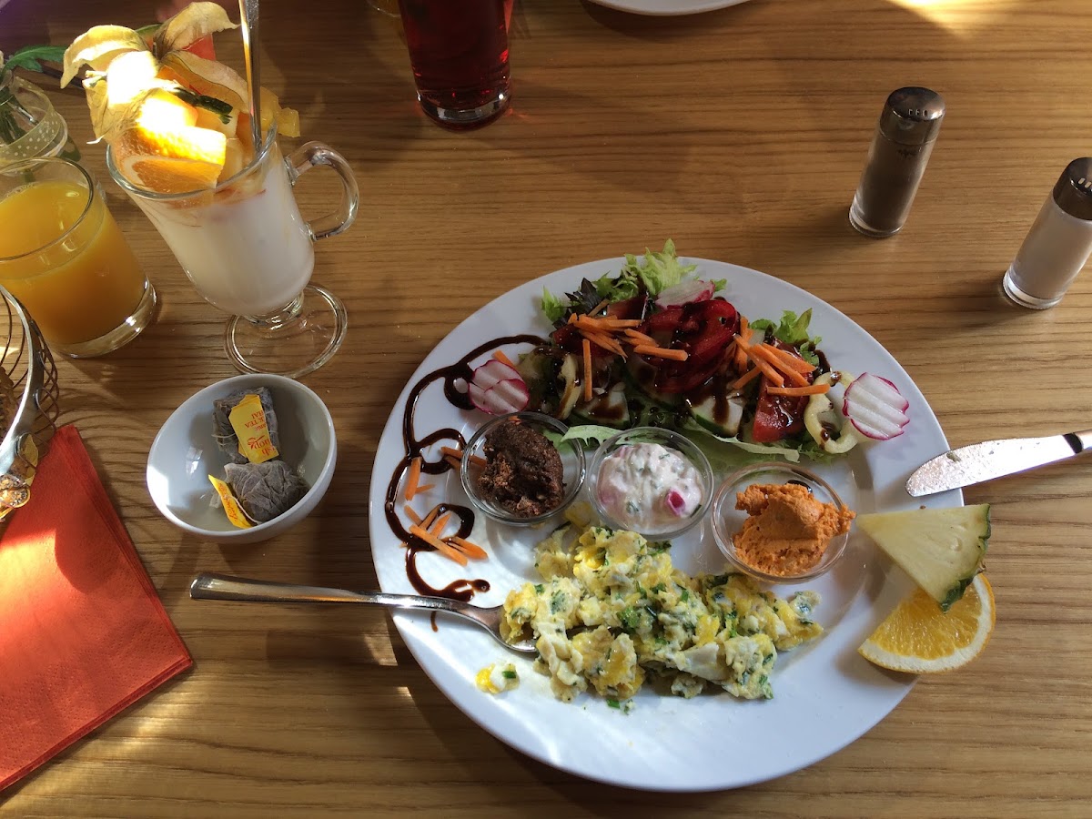 Tom’s Café Photo 6