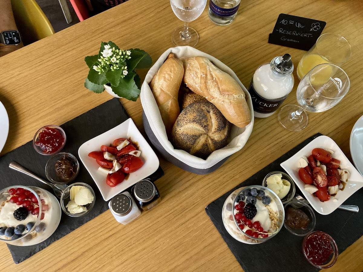 Tom’s Café Photo 7