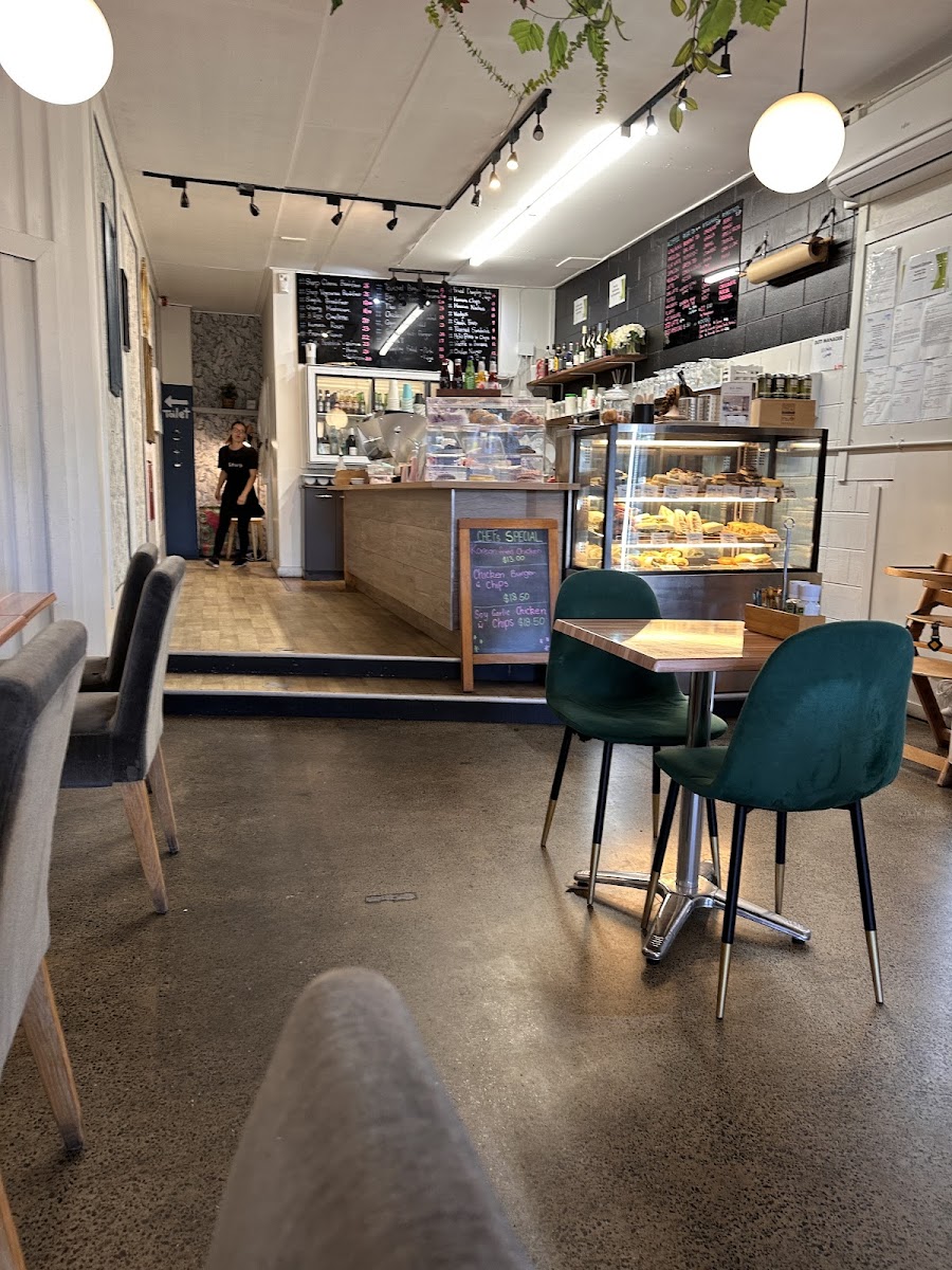 Sharp Cafe