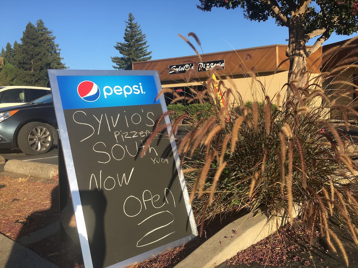 Sylvio's Pizzeria & Deli Photo 3
