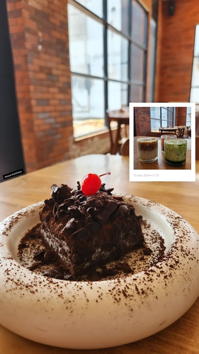Eterno Coffee & Eatery Photo 9
