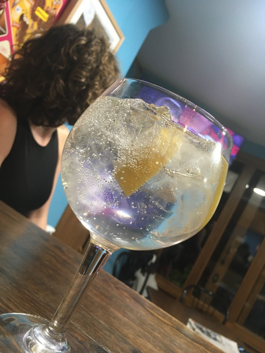 Bar 4 Reyes Photo 8