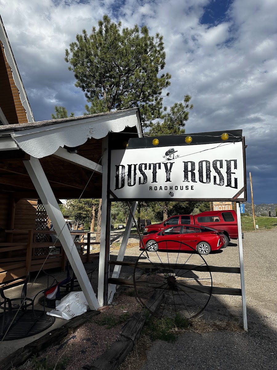Dusty Rose Roadhouse Photo 3