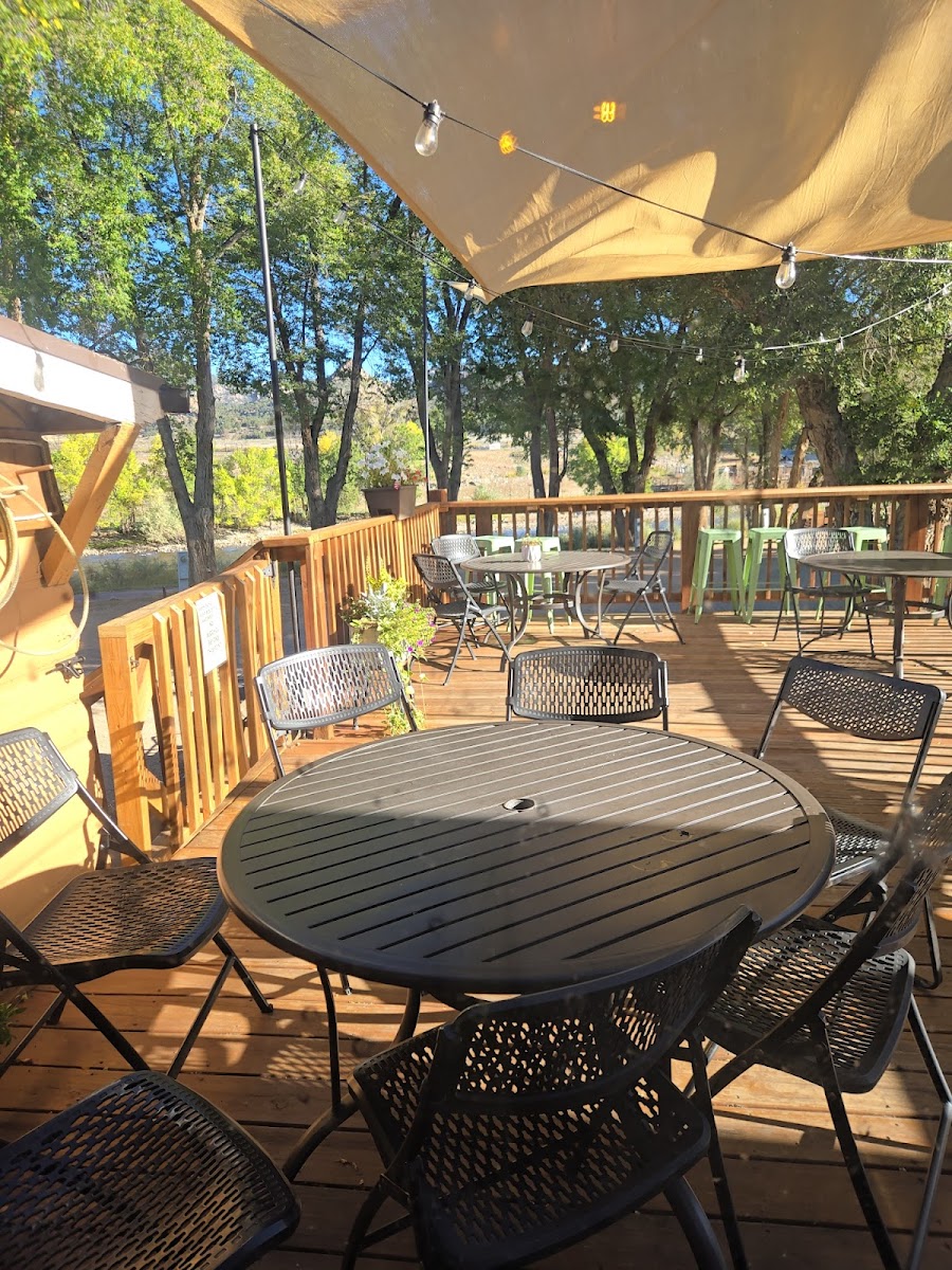 Dusty Rose Roadhouse Photo 4