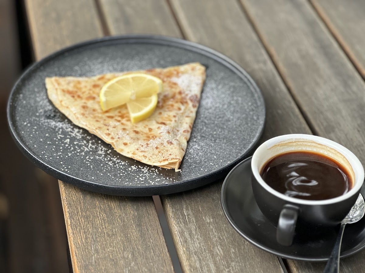 LEONA Cafe Photo 9