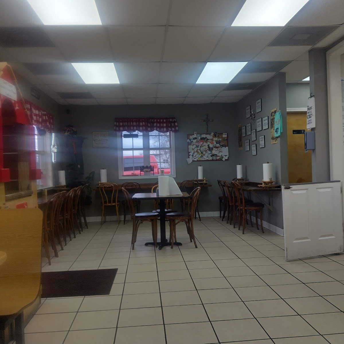 Lolo's BBQ & Hotdogs Photo 4