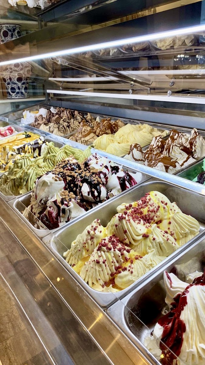 Luca's Gelato Photo 4