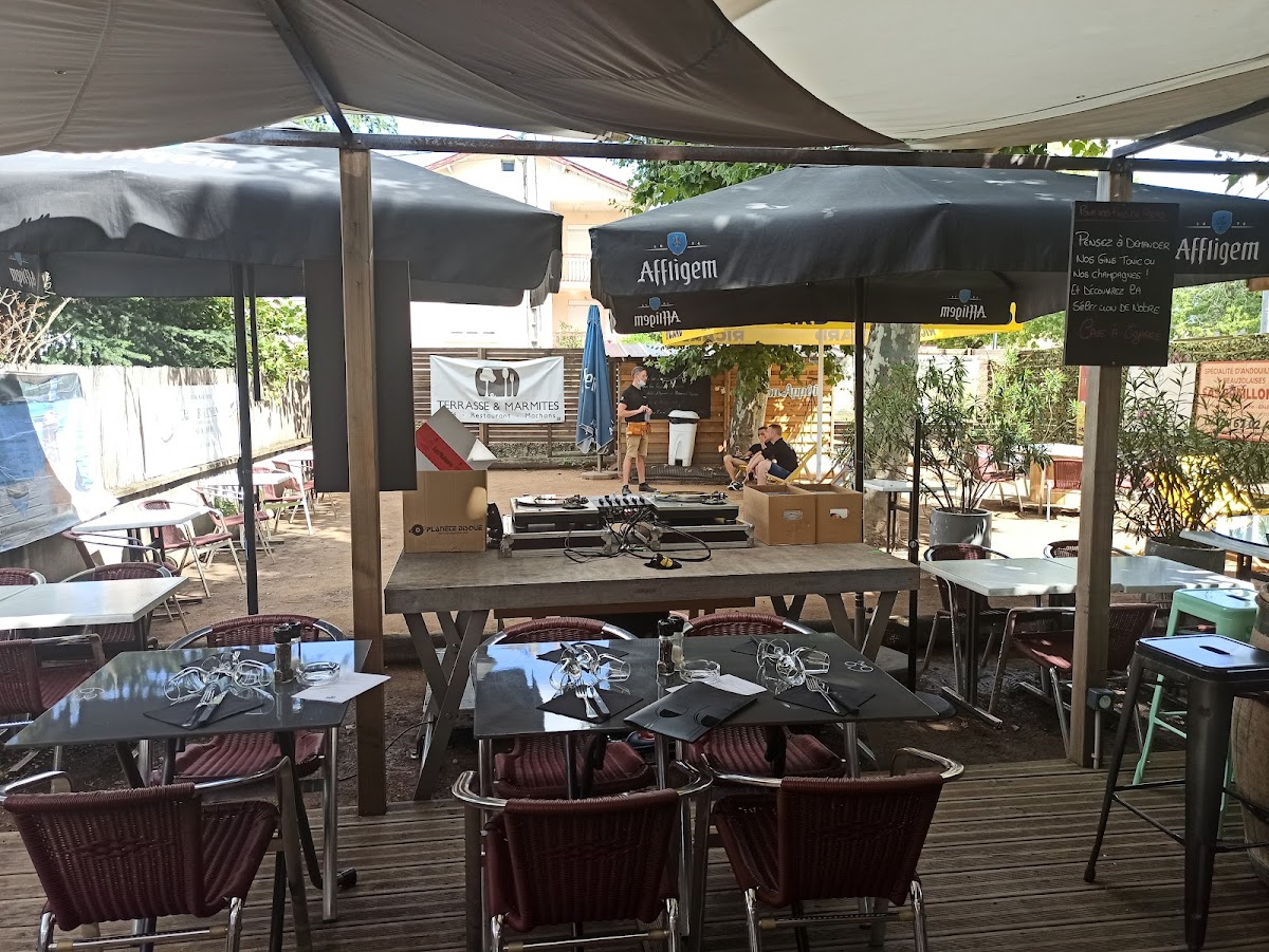 Terrasse et Marmites