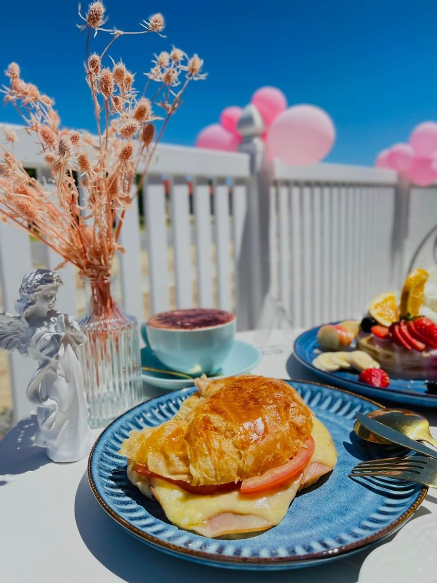 William and J Patisserie Photo 3