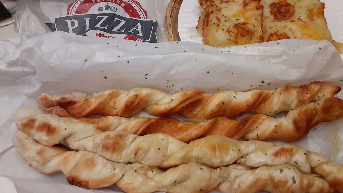Leonardi's Pizza Photo 9