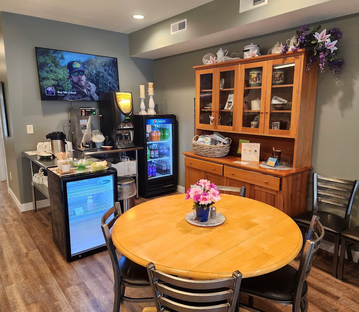 Boots and Lu's Cafe Photo 3