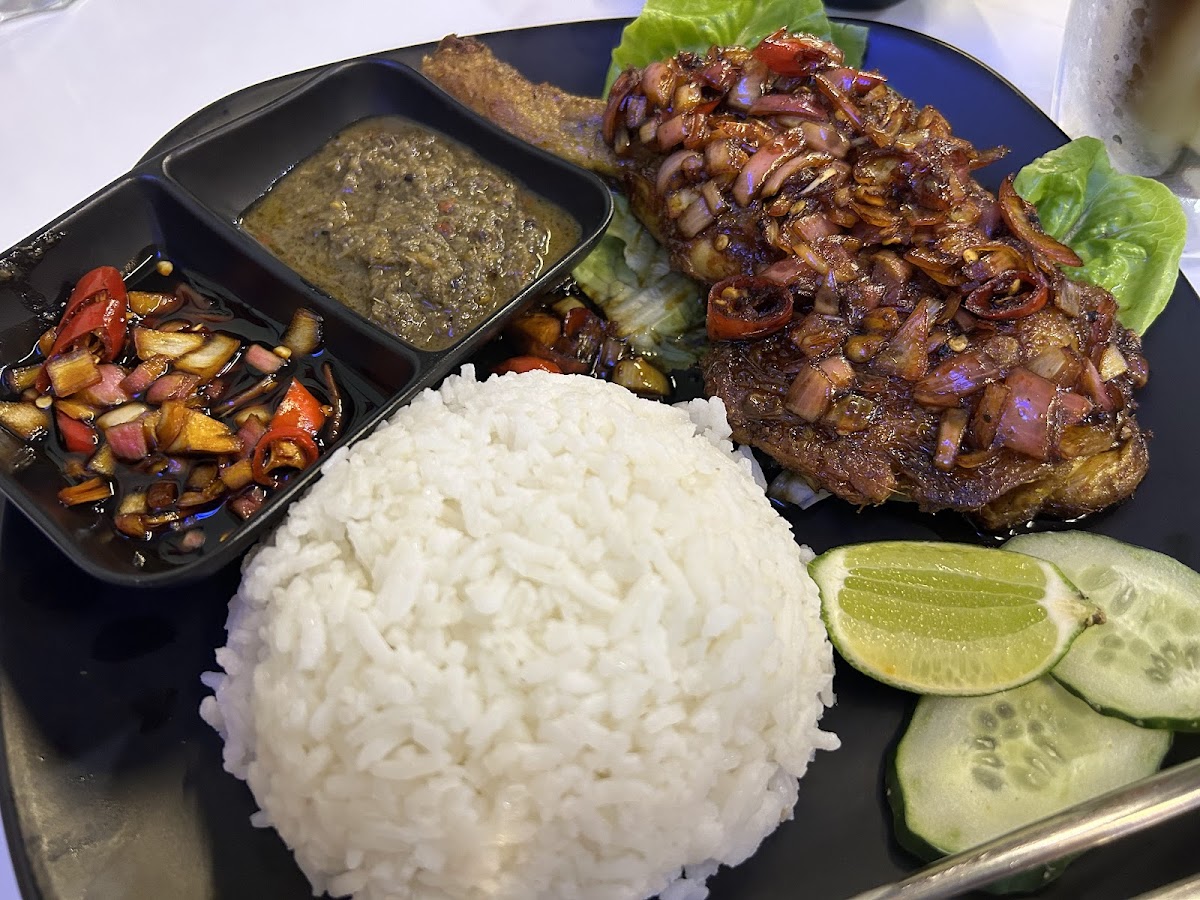 LAKE TOBA CAFE Photo 4