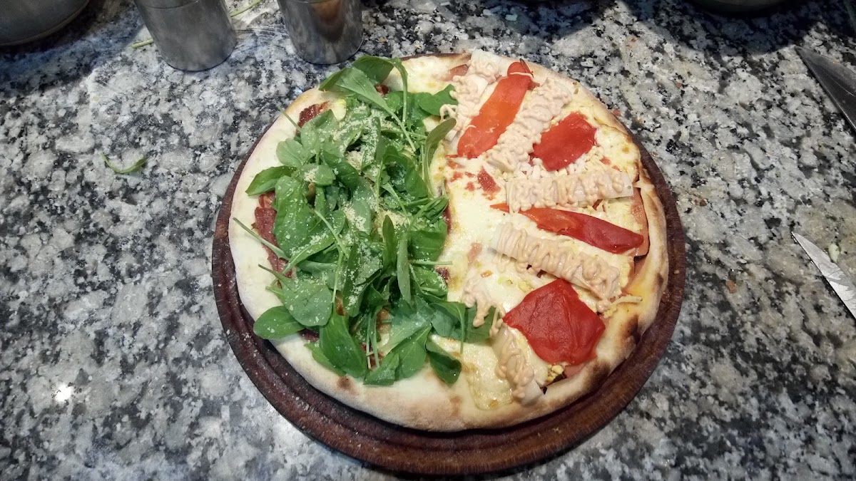 Avanti Tigre Pizza a la Piedra y Empanadas Photo 2