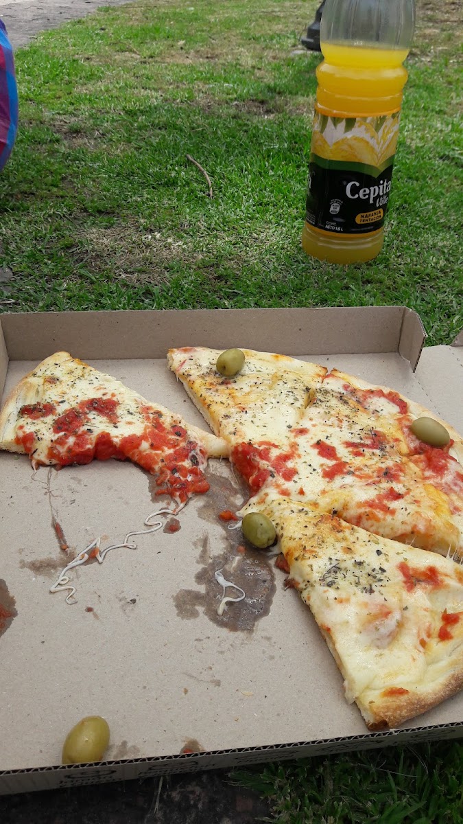 Avanti Tigre Pizza a la Piedra y Empanadas Photo 5