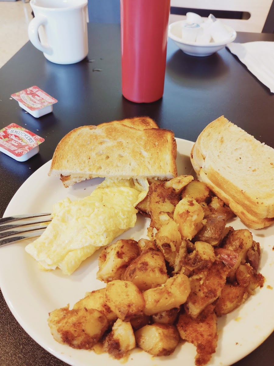 Knotty Pine Diner Photo 7
