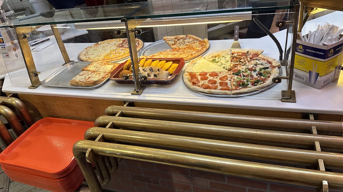 Dino's Pizza Teria Photo 4
