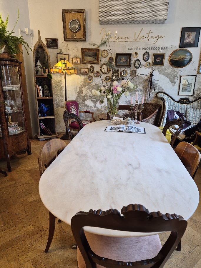 Italian Vintage Caffe & Prosecco Bar Photo 3