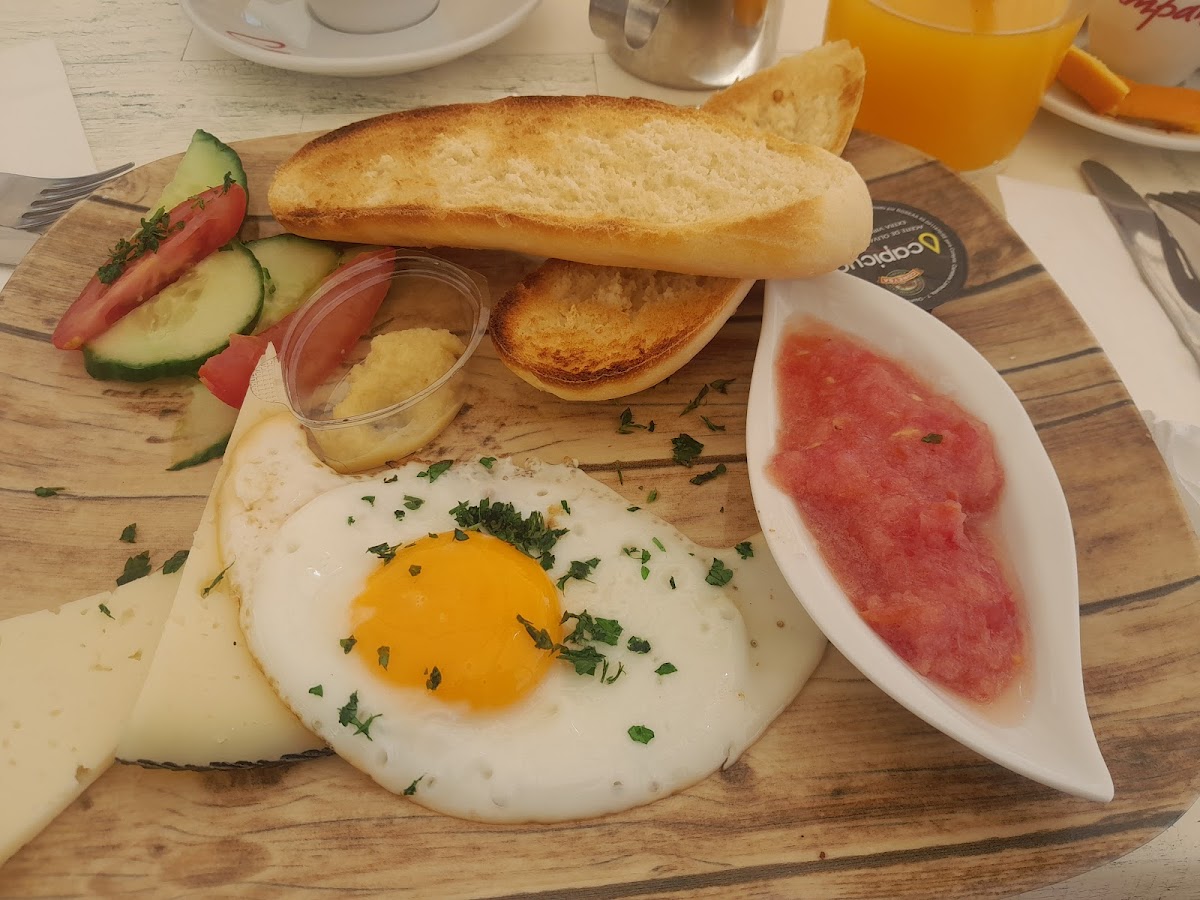 Sem's Cafetaria Photo 8
