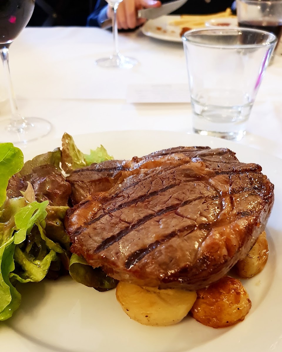 Sneaky's Restaurant Photo 5