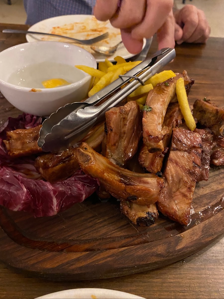 Sneaky's Restaurant Photo 7