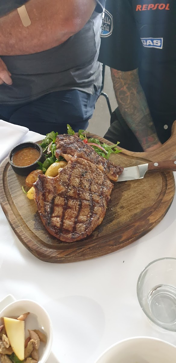 Sneaky's Restaurant Photo 9