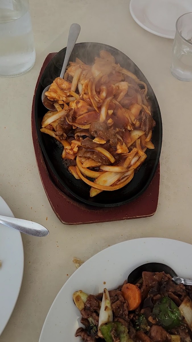 Golden Pond Chinese Restaurant Photo 2