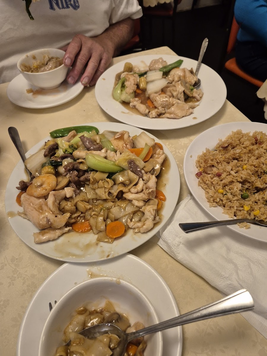 Golden Pond Chinese Restaurant Photo 4