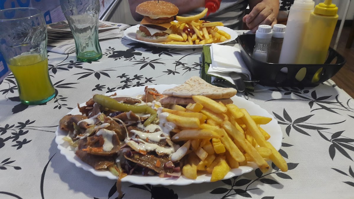 Ricos Bar & Restaurante Photo 8