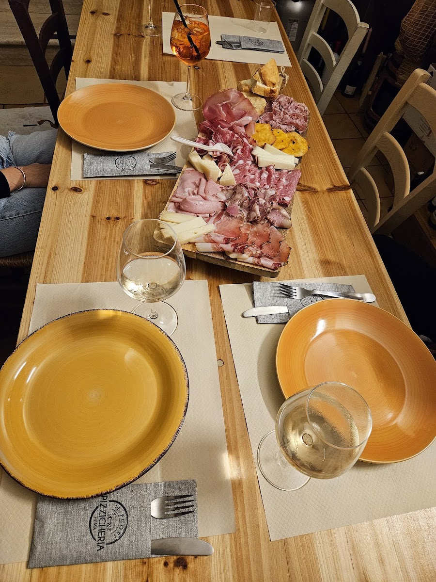 Il Fuori Pizzicheria FEMA Photo 10