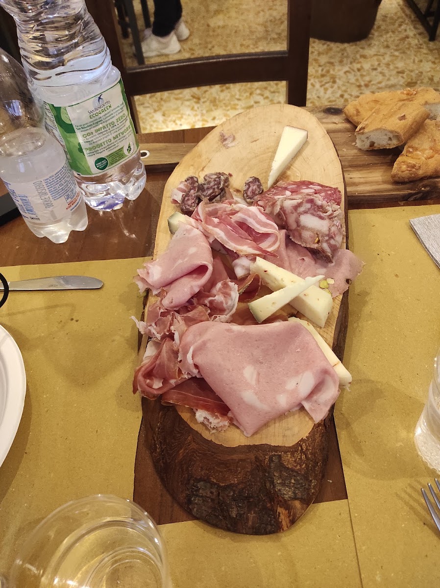 Il Fuori Pizzicheria FEMA Photo 6