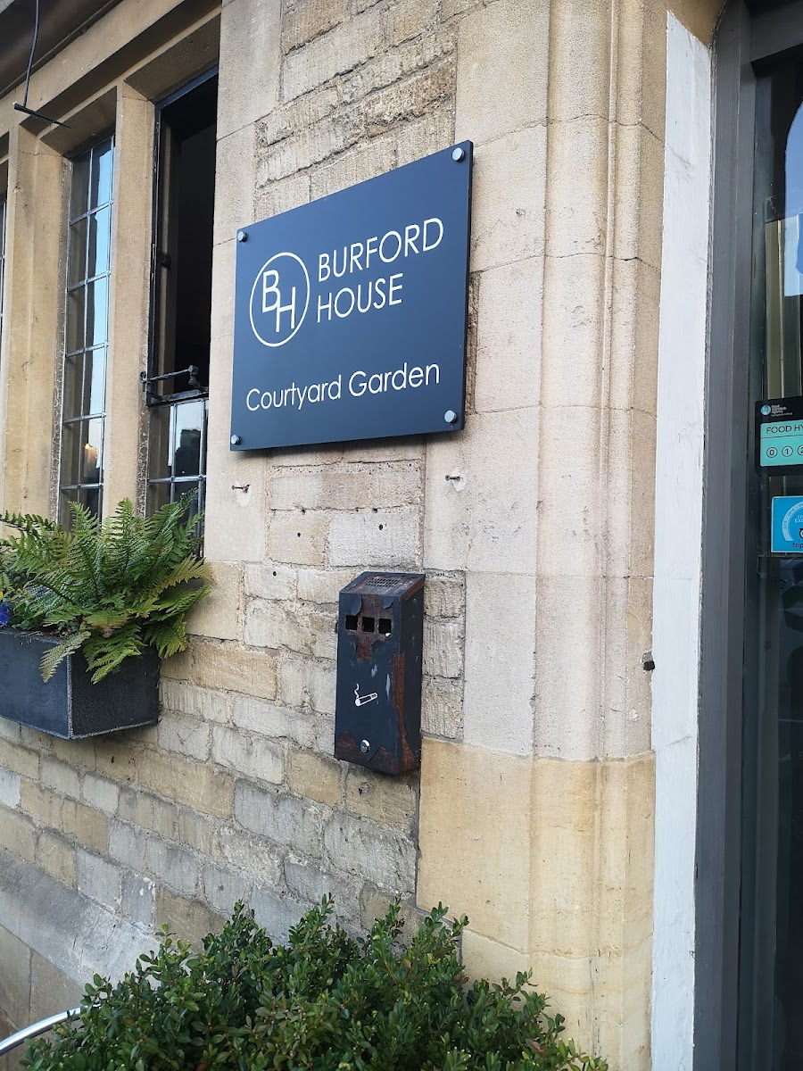 Burford House Pub Photo 3