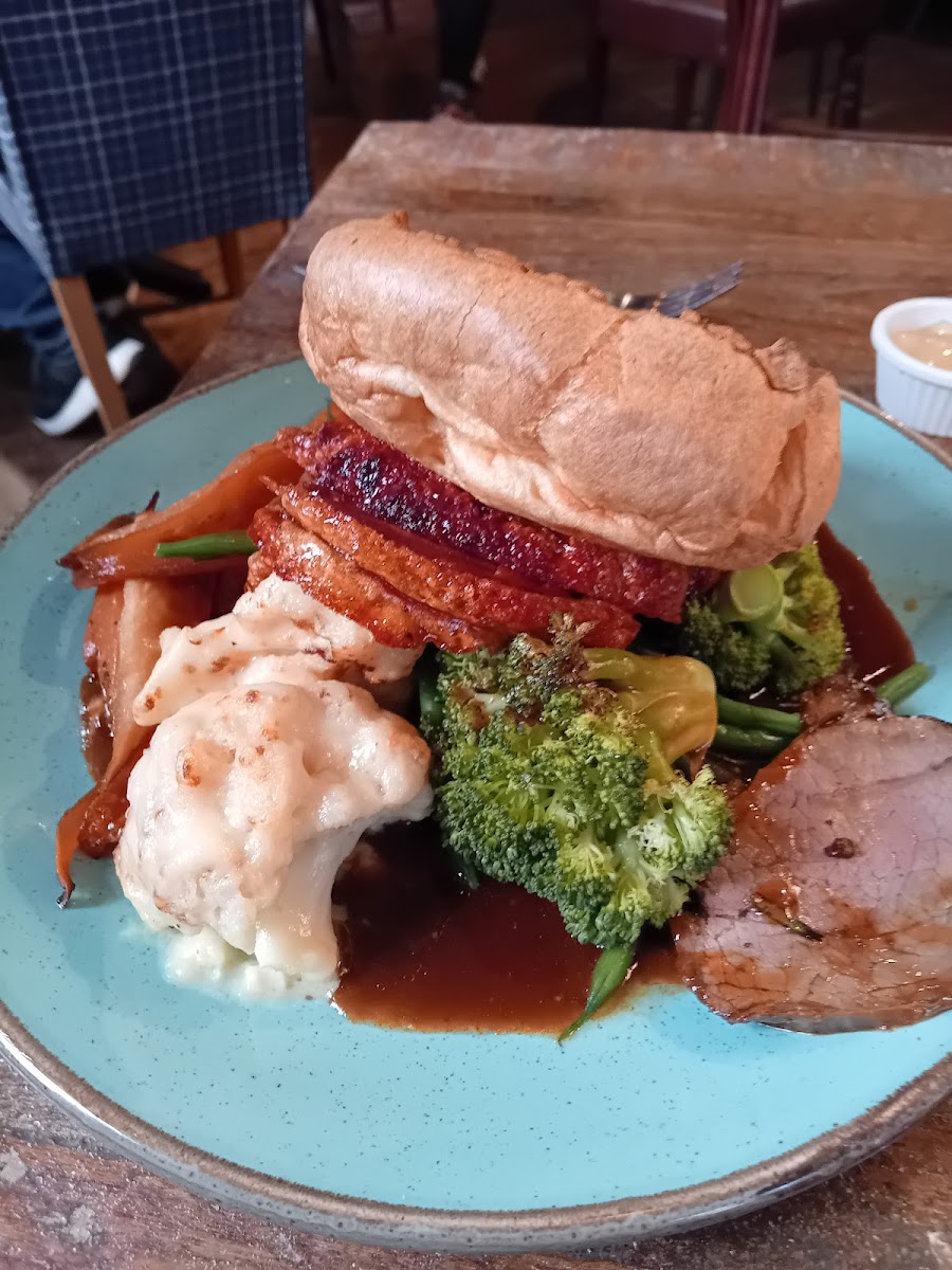 Burford House Pub Photo 9