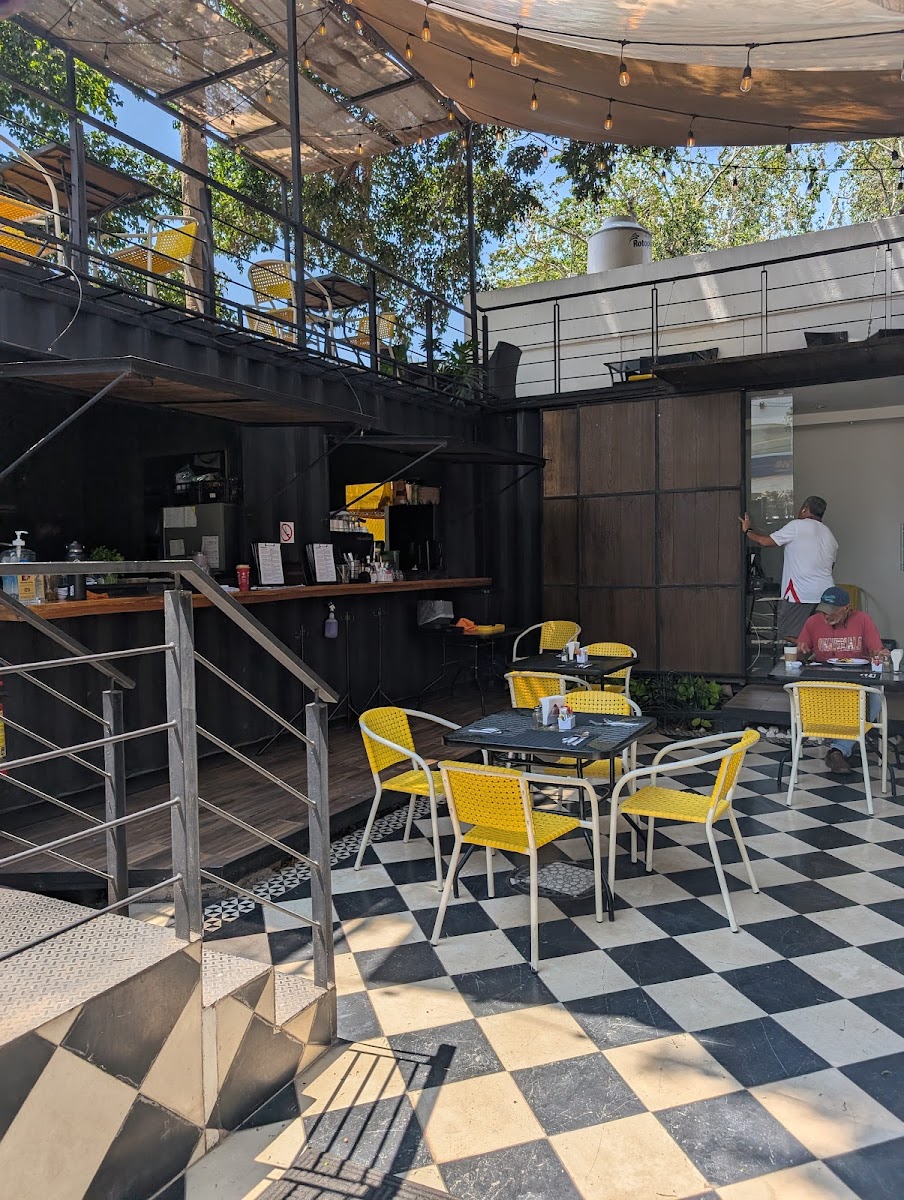 Cafe Cargo