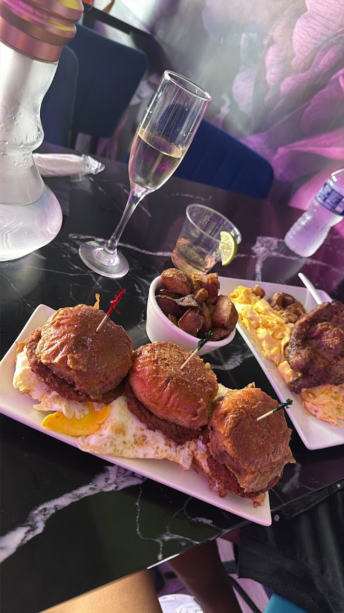 Konami Bar & Grill Photo 5