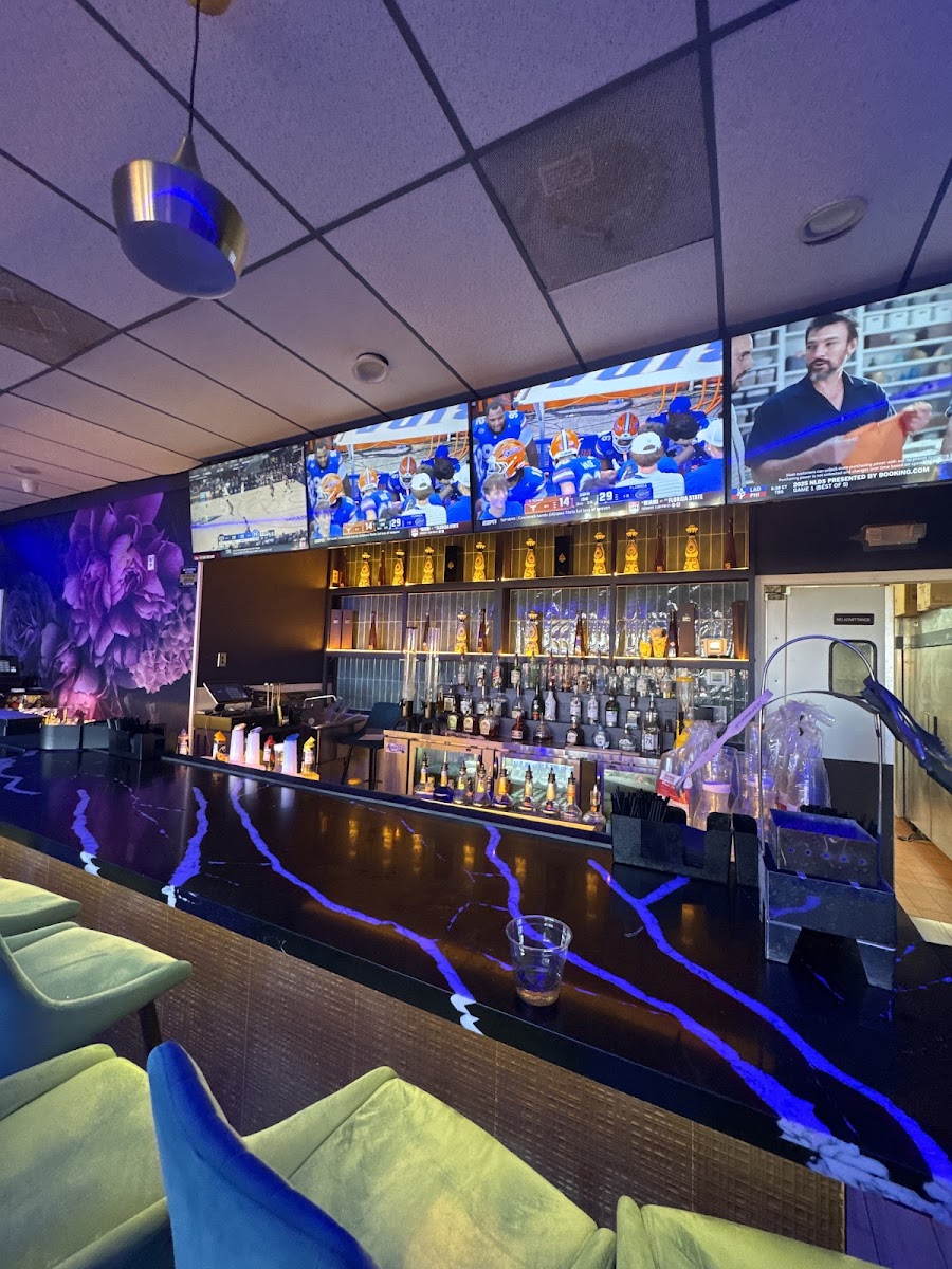 Konami Bar & Grill Photo 7