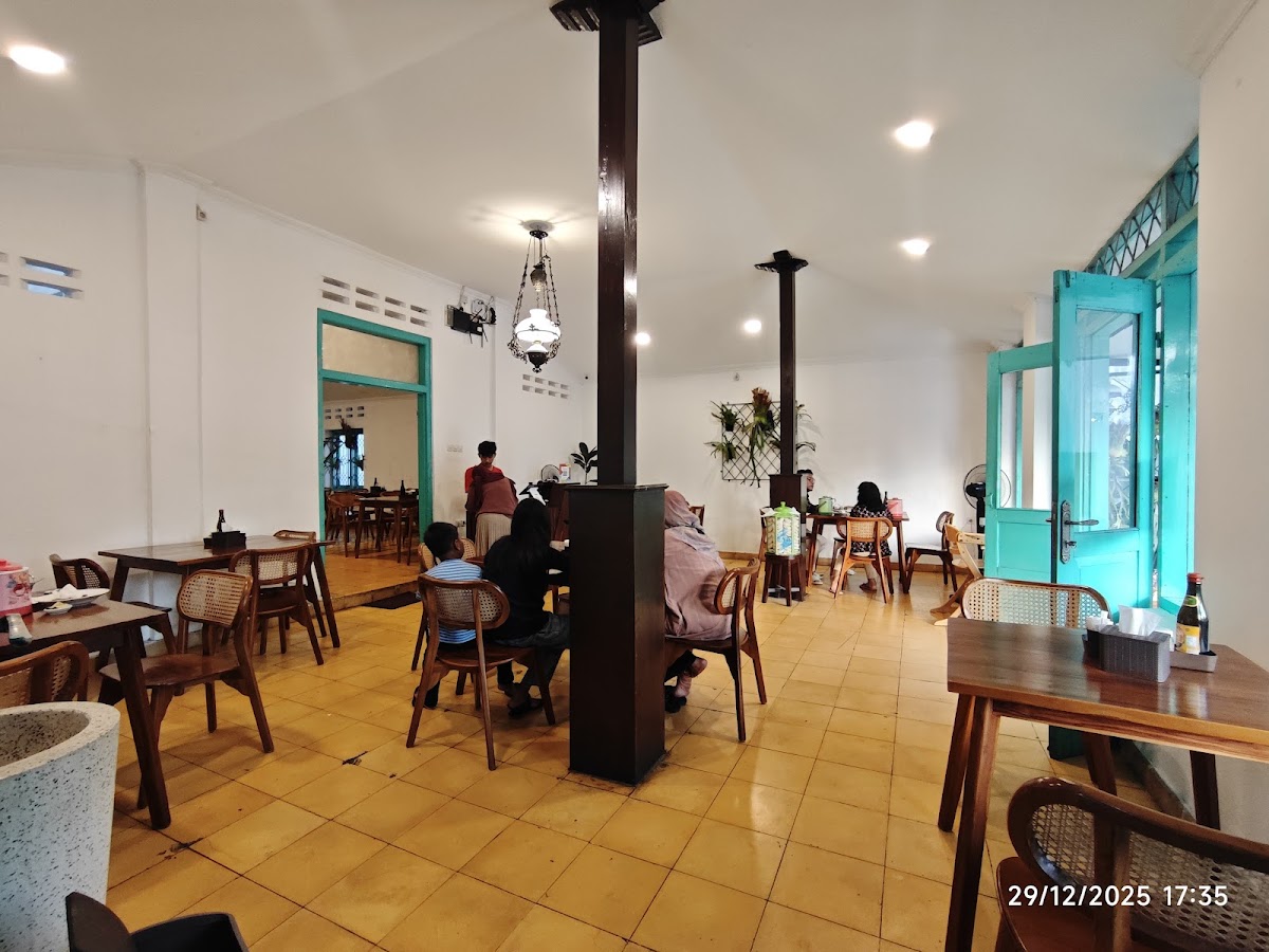 Sop Buntut Bu Menuk 3 (Jalan Godean) Photo 7